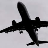 Detienen a pasajero que amenazaba con “volar el avión” de camino a Malasia