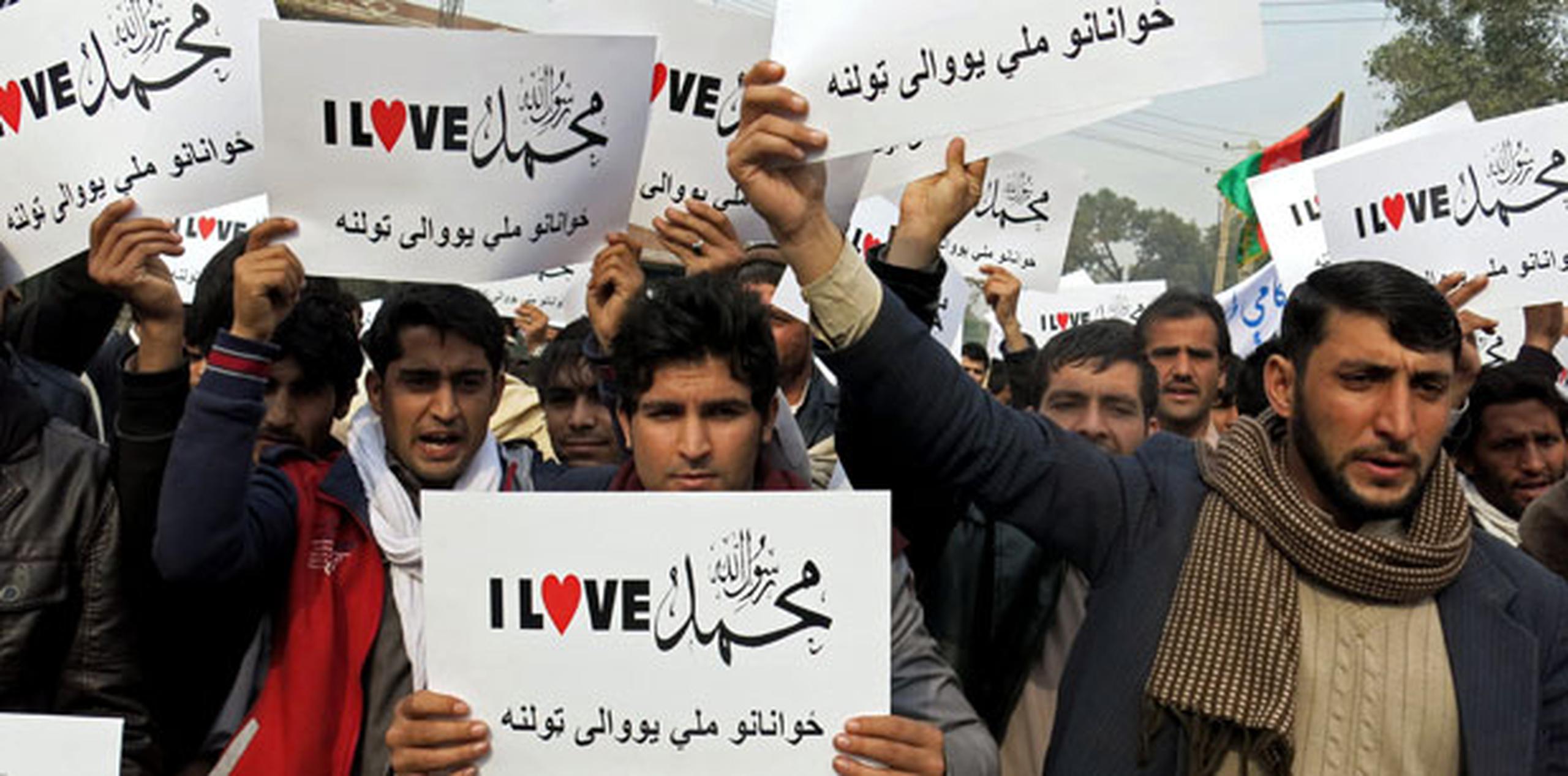Los manifestantes exigieron el cierre de la embajada de Francia en Kabul y que el gobierno francés se disculpe con los musulmanes. (AP Photo/Mirwais Rahmani)