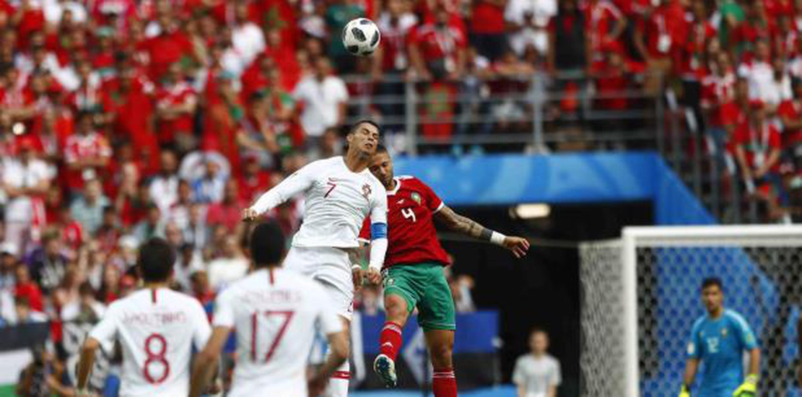 Marruecos tuvo el dominio del balón, pero lo único que consiguió es el dudoso honor en ser el primer equipo en quedar fuera del torneo. (AP / Matthias Schrader)