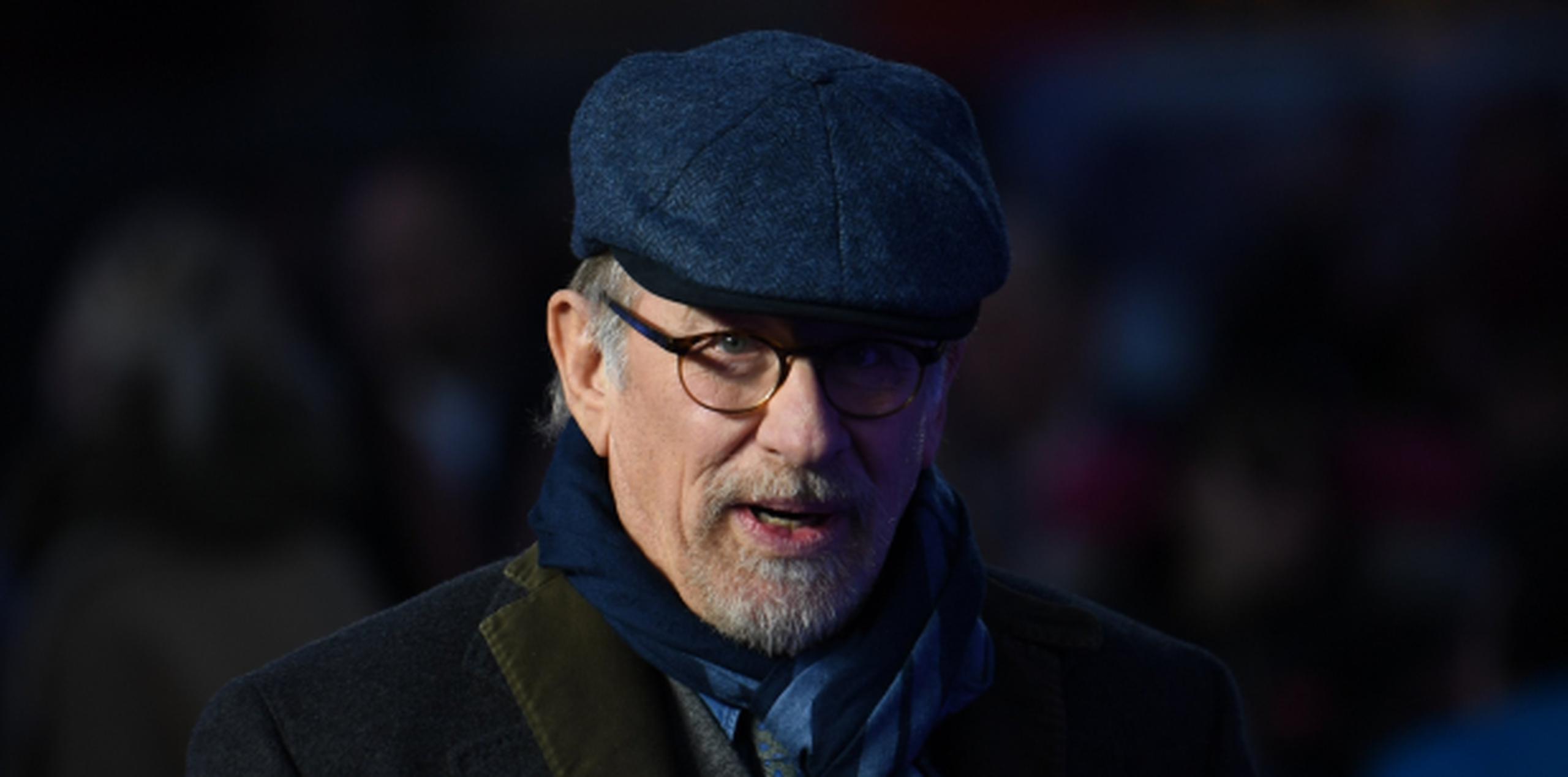 "Estoy entusiasmado por reunirme con ellos en 'Blackhawk'", agregó Spielberg. (AP)