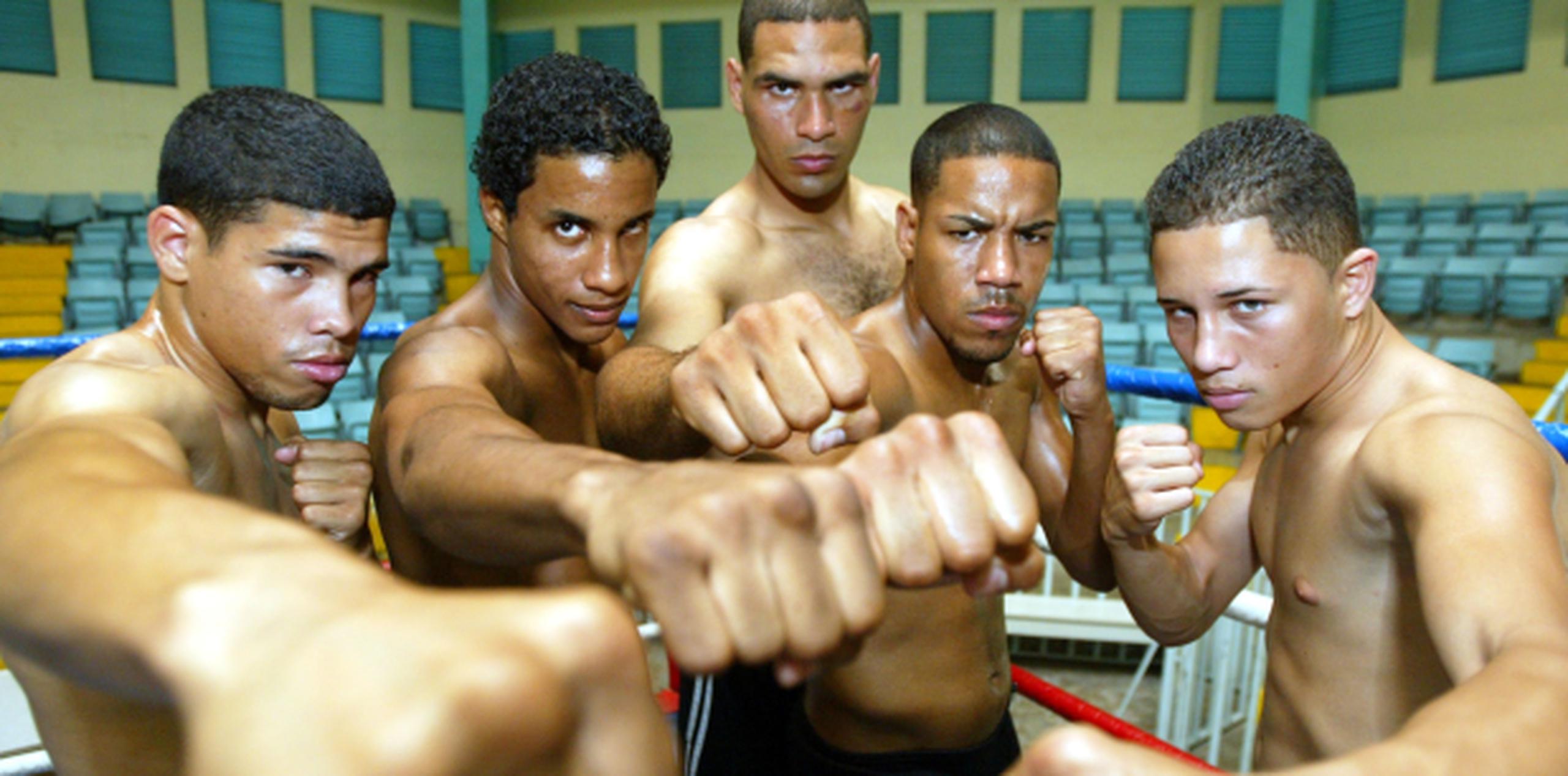 Imagen de los boxeadores olímpicos de 2004: desde la izquierda Juanma López, Carlos Velázquez, Víctor Bisbal, Alex "El Pollo" de Jesús y Joseph Serrano. (Archivo)