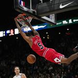 Los Bulls doblegan a los Pistons en París
