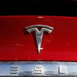 Tesla llama al taller casi 16,000 vehículos por fallas en cinturones de seguridad