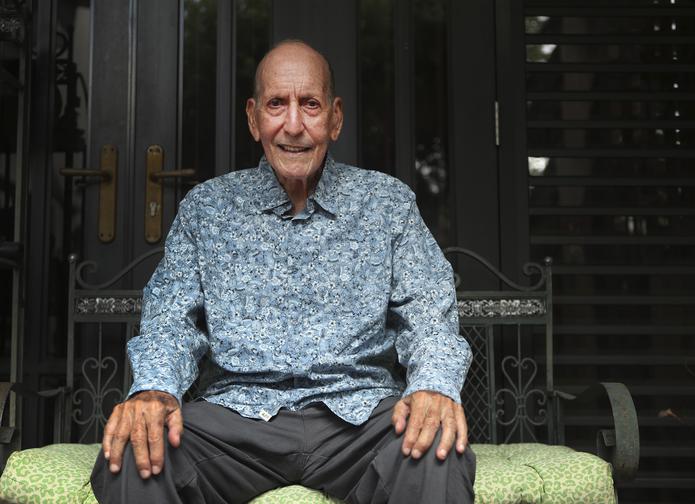 Buyín Camacho, quien acostumbra a llamar a todos sus conocidos como “ídolo”, cumplirá el próximo 5 de noviembre sus 86 años.