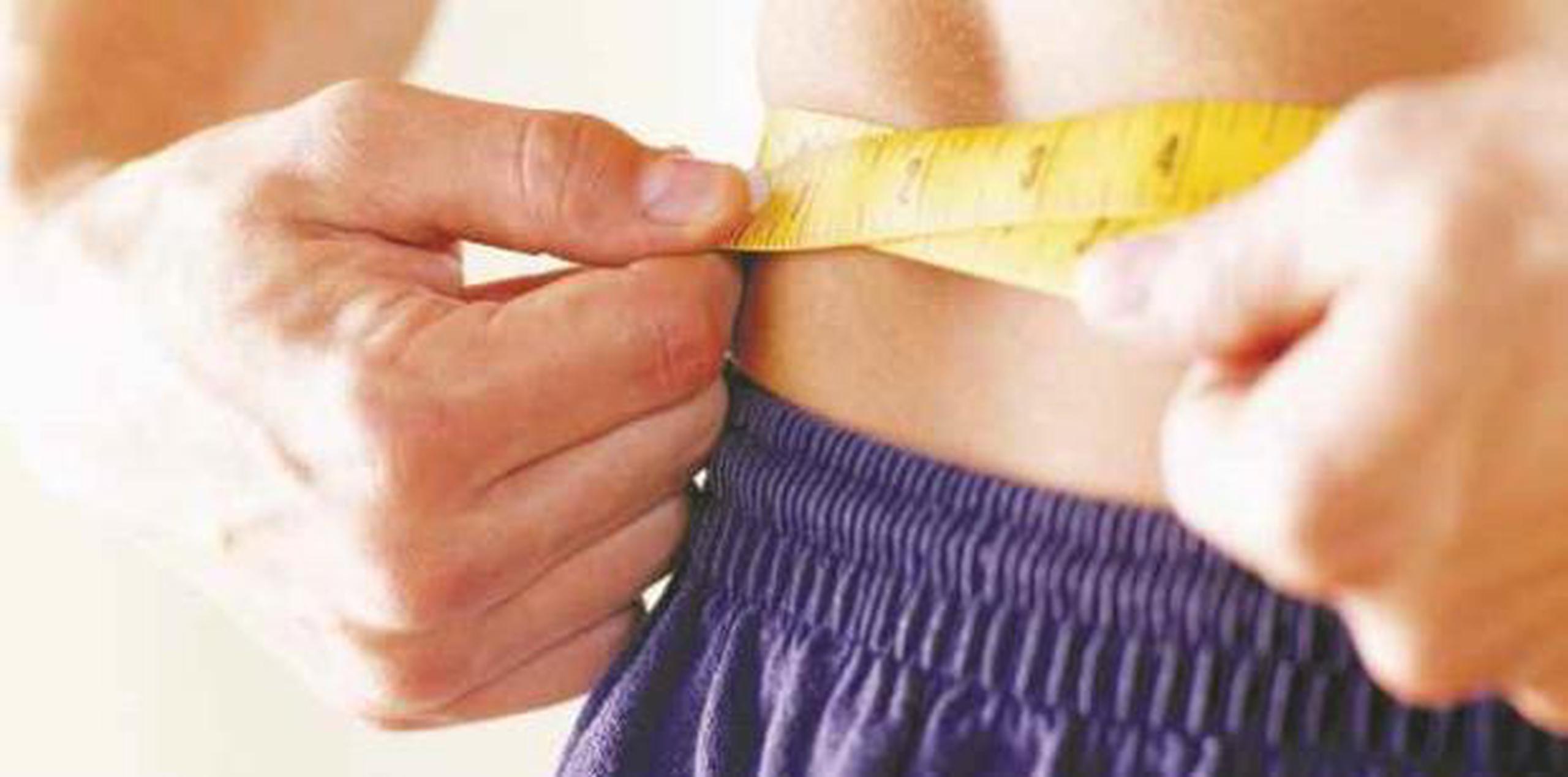 Los períodos de ayuno que reducen el apetito son una mejor estrategia que la disminución de calorías para bajar de peso. (Archivo)