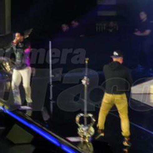 Wisin interpreta junto a Romeo Santos el tema "Noche de sexo"