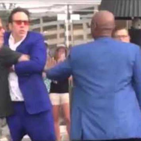 Nicolas Cage se enfrenta a Vince Neil