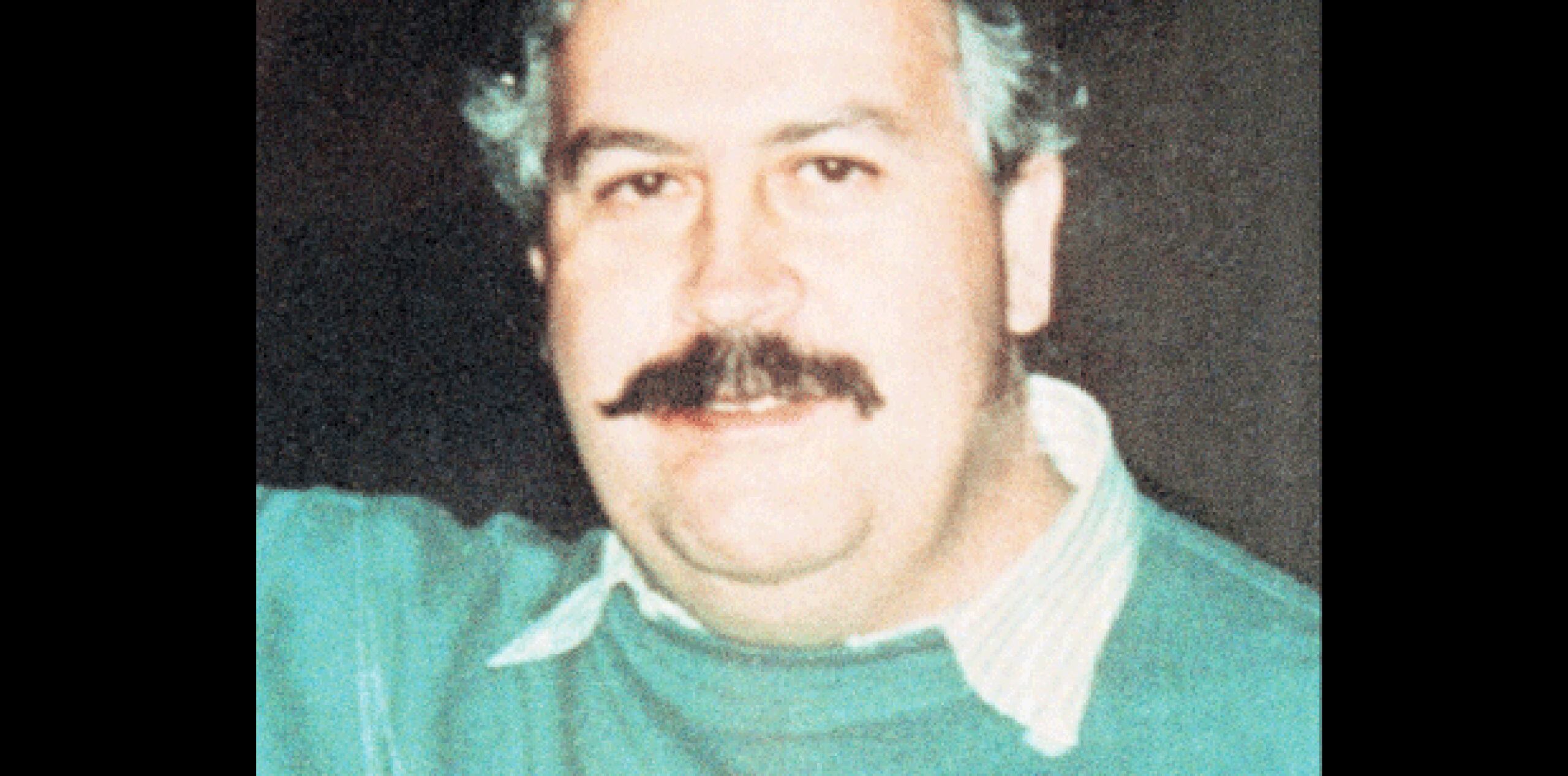 El jefe del Bloque de Búsqueda de la Policía, coronel Hugo Aguilar Naranjo, cuenta en su reciente libro "Así maté a Pablo Escobar" que miembros del Departamento antidrogas de Estados Unidos (DEA) que participaron en su captura se llevaron un trozo del bigote del narcotraficante. (Archivo)