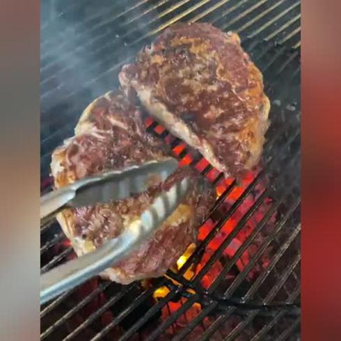 Guíllate de Chef: Steak a la parrilla con mantequilla de hierbas y ajo