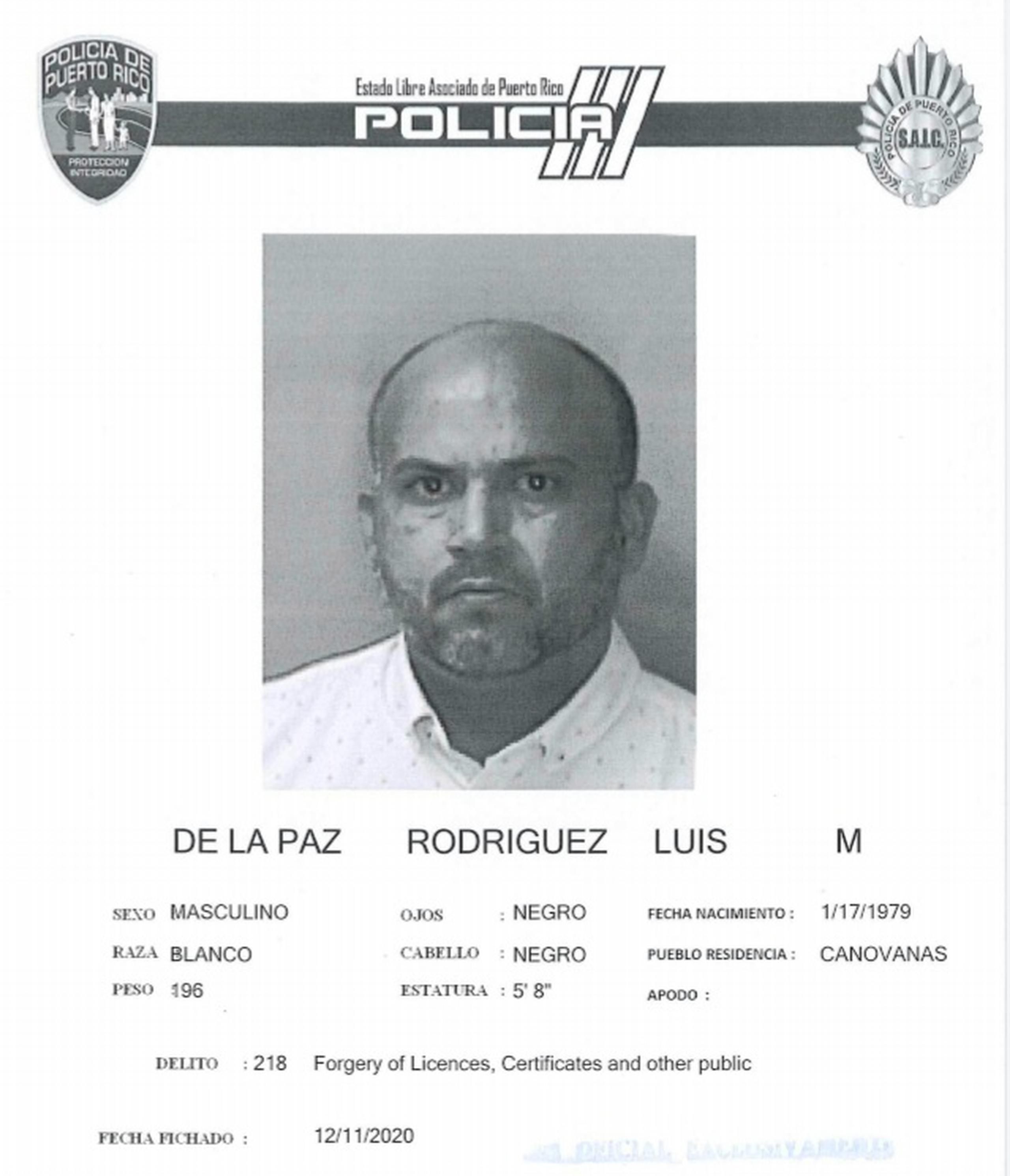 Cargos por falsificación de licencia de conducir fueron radicados contra Luis Manuel De La Paz Rodríguez quien el 4 de agosto se alega intentó cambiar un cheque por la cantidad de $3,950 en un banco en Carolina, con una licencia falsa.
