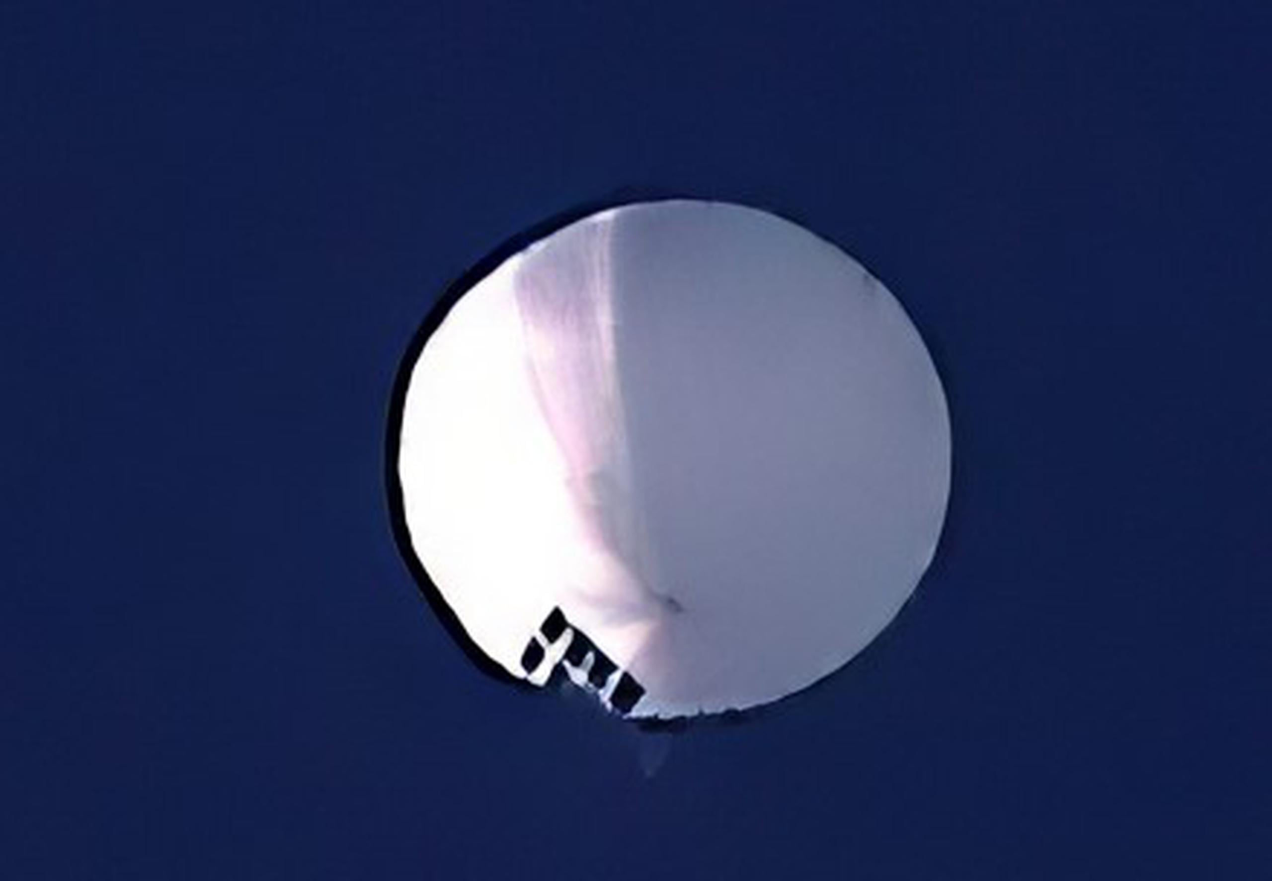 China ha dicho que se trata de un globo de medición meteorológico que está errante a merced de los vientos.