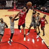 Rockets ganan su séptimo al hilo al superar a los Nets