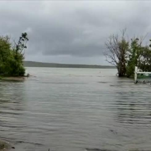 Comienzan a inundarse sectores en Guayanilla 