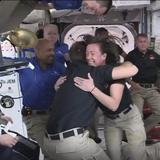 La cápsula Crew Dragon se acopla a la Estación Espacial Internacional