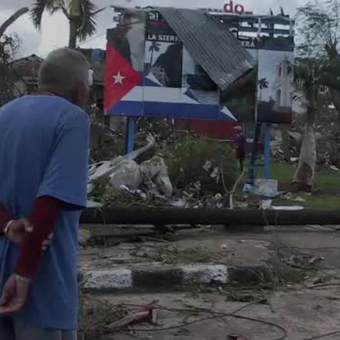 Cubanos impactados ante la destrucción causada por el tornado