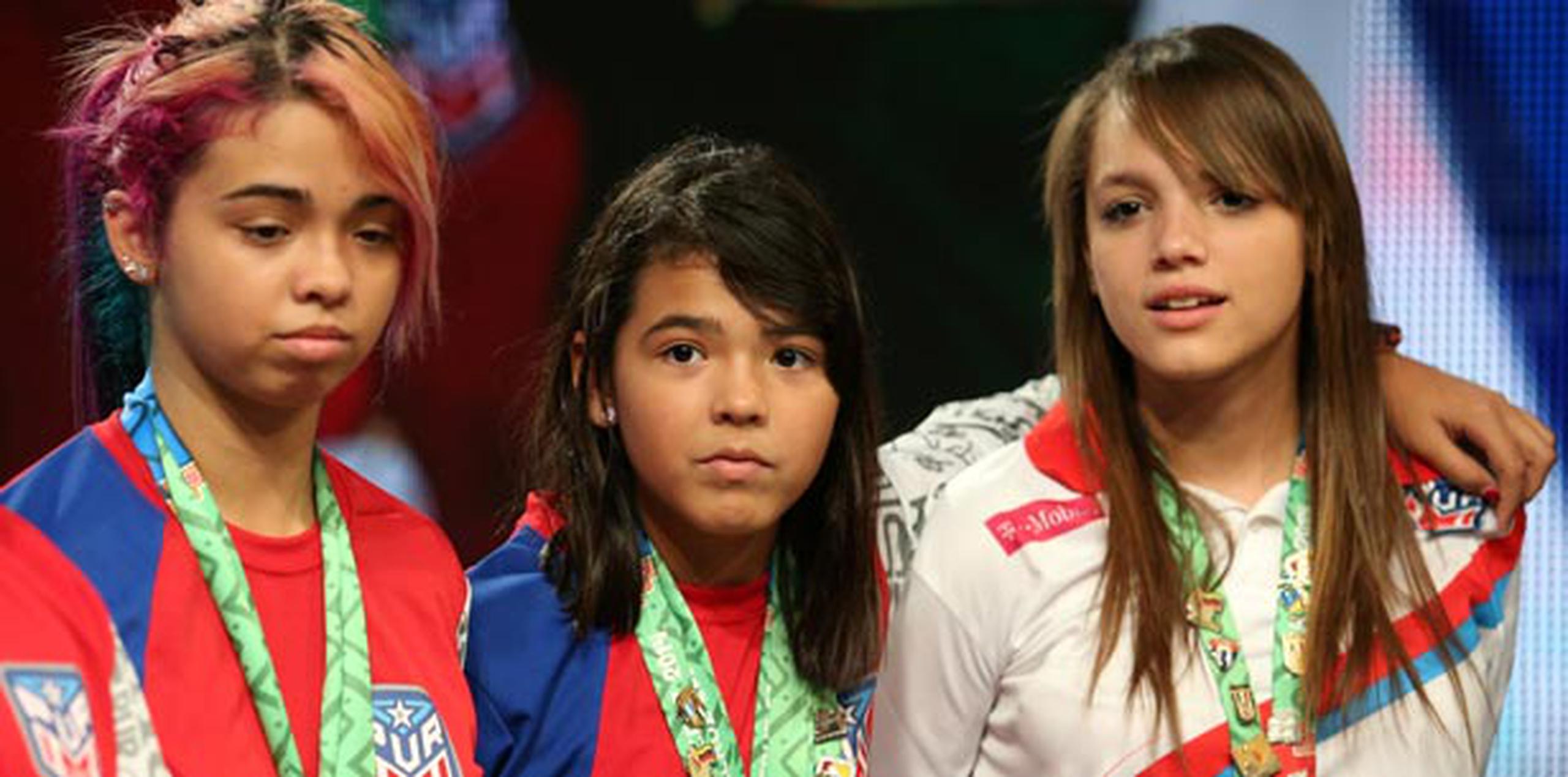 Melanie y Adriana Díaz, junto con Daniely Ríos, son tres de las cuatro jugadoras que representan a Puerto Rico el Campeonato Mundial Juvenil que se celebra en Shanghái. (juan.martinez@gfrmedia.com)