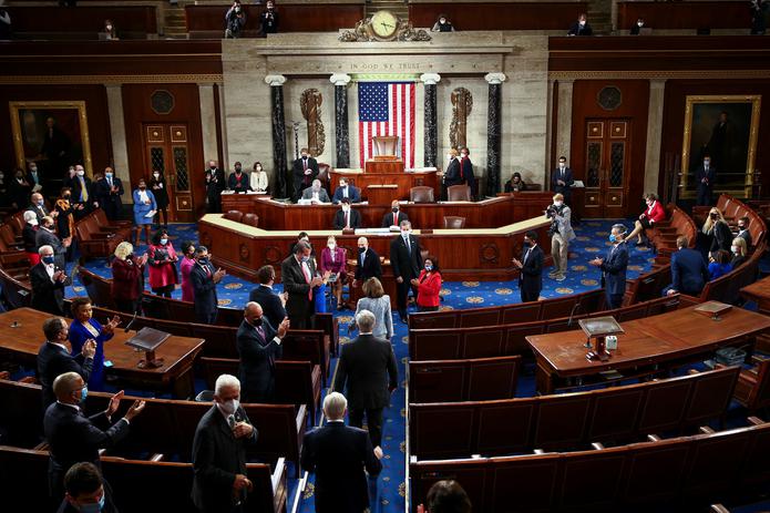 Todo apunta a que el debate en el Senado se alargará hasta este fin de semana, cuando podría tener lugar la votación final sobre el proyecto de ley, ya aprobado el sábado pasado por la Cámara de Representantes.