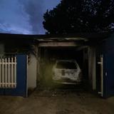 Incendio consume residencia y un vehículo en Villalba 