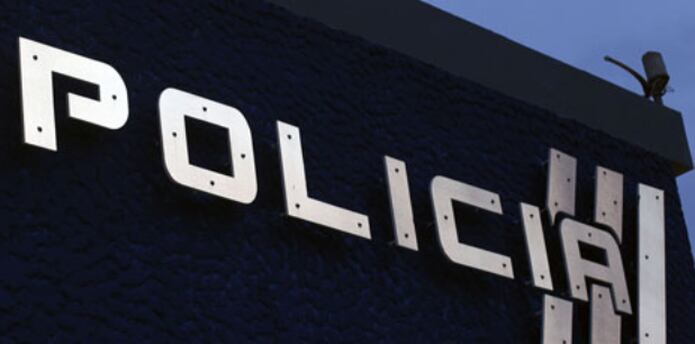 Tras el impacto, el oficial le disparó, a su vez, al presunto agresor. (Archivo)