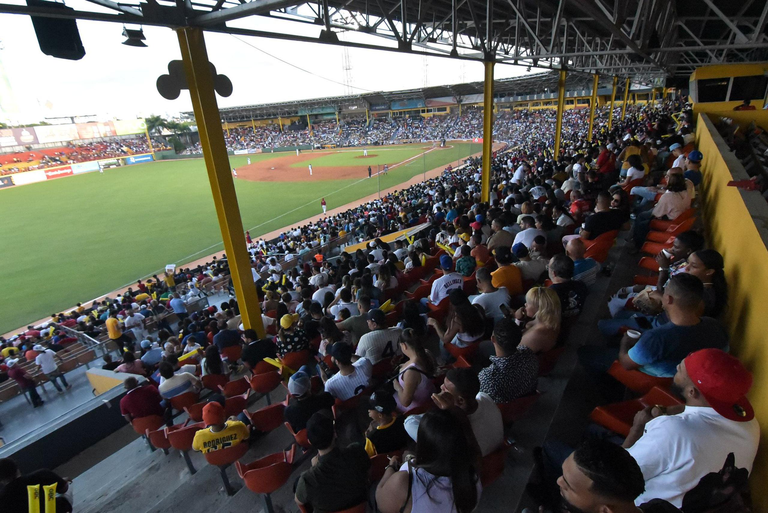 El Estadio Cibao recibió a sobre 12,000 fanáticos para el partido de Estrellas entre República Dominicana y Puerto Rico.
