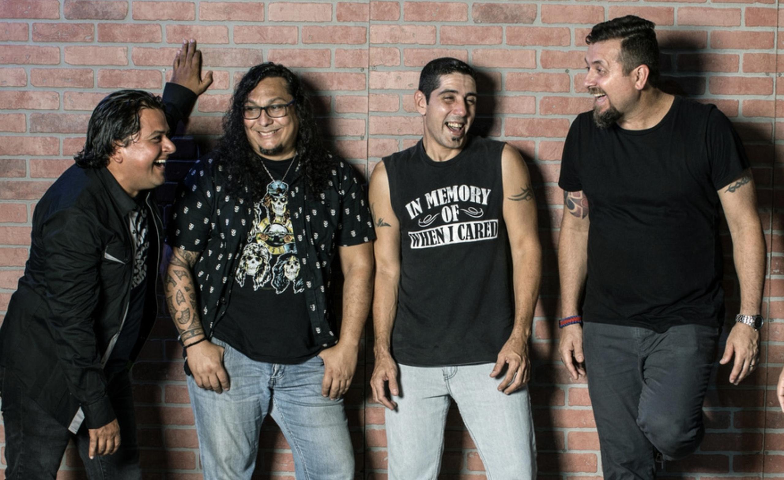 El grupo Niño Planeta regresa fuerte con un álbum que conmemora sus 20 años de lanzar un proyecto musical que dejó una huella en el rock en español de Puerto Rico.