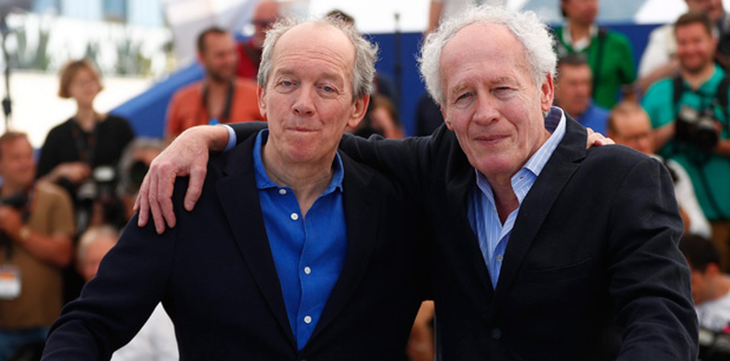 Los directores belgas Luc y Jean-Pierre Dardenne posan durante el pase gráfico de la película "La Fille Inconnue" en la 69 edición del Festival de cine Internacional de Cannes. (EFE)