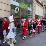 “Santa Claus no mea en la calle ni asusta a los niños” en Nueva York