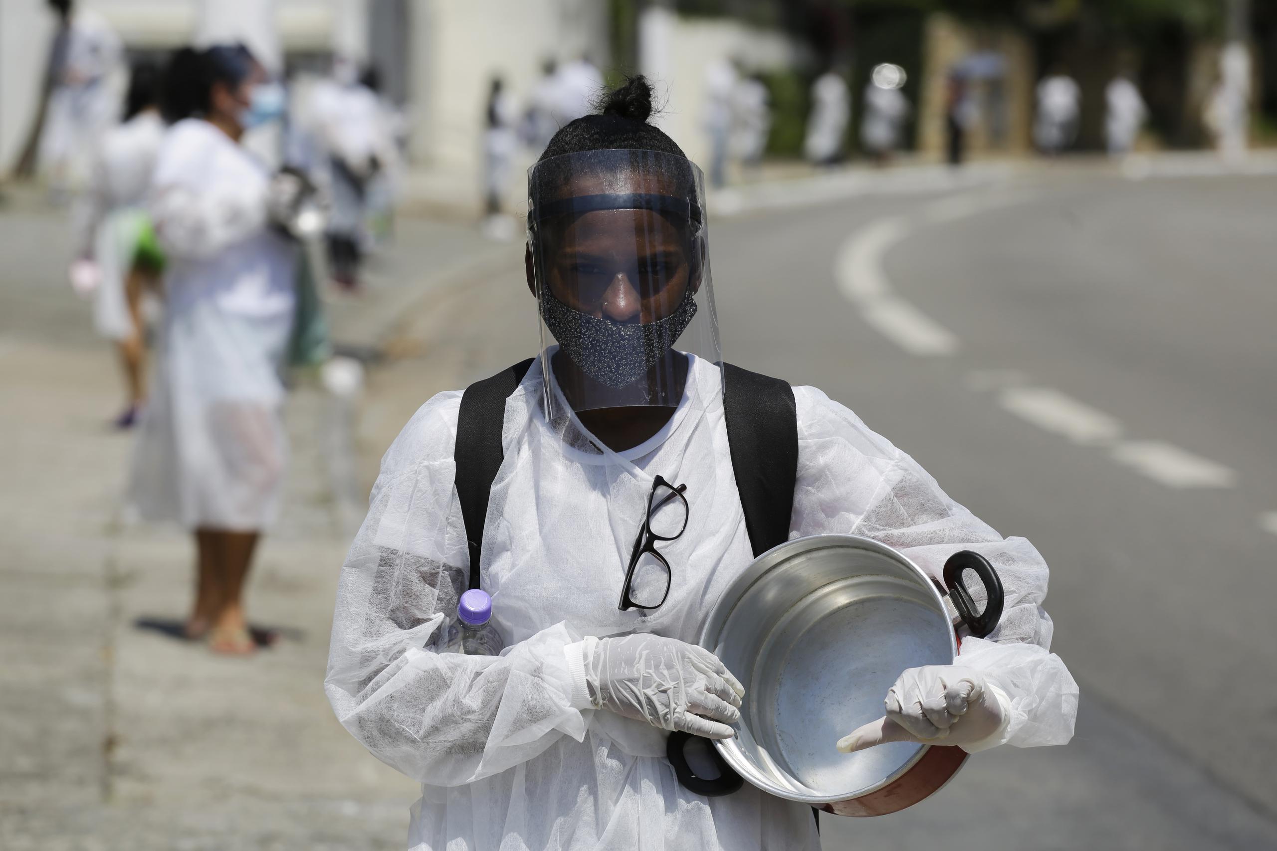 Los cacerolazos se han vuelto comunes alrededor del país en protesta por el manejo de la pandemia de parte del gobierno de Jair Bolsonaro.