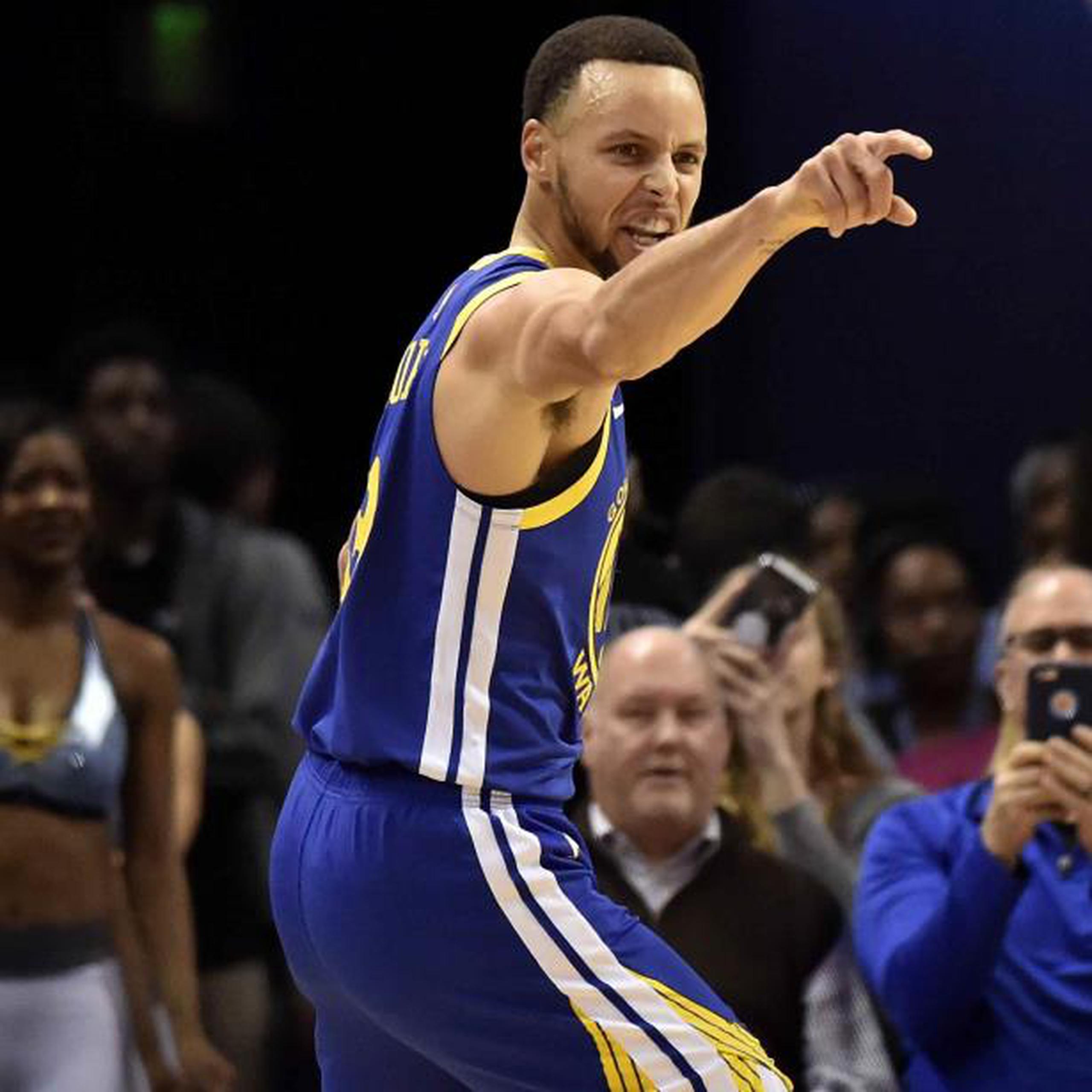 Curry logró además 10 rebotes, mientras que DeMarcus Cousins añadió 16 puntos y nueve balones atrapados frente a los tableros. (AP)