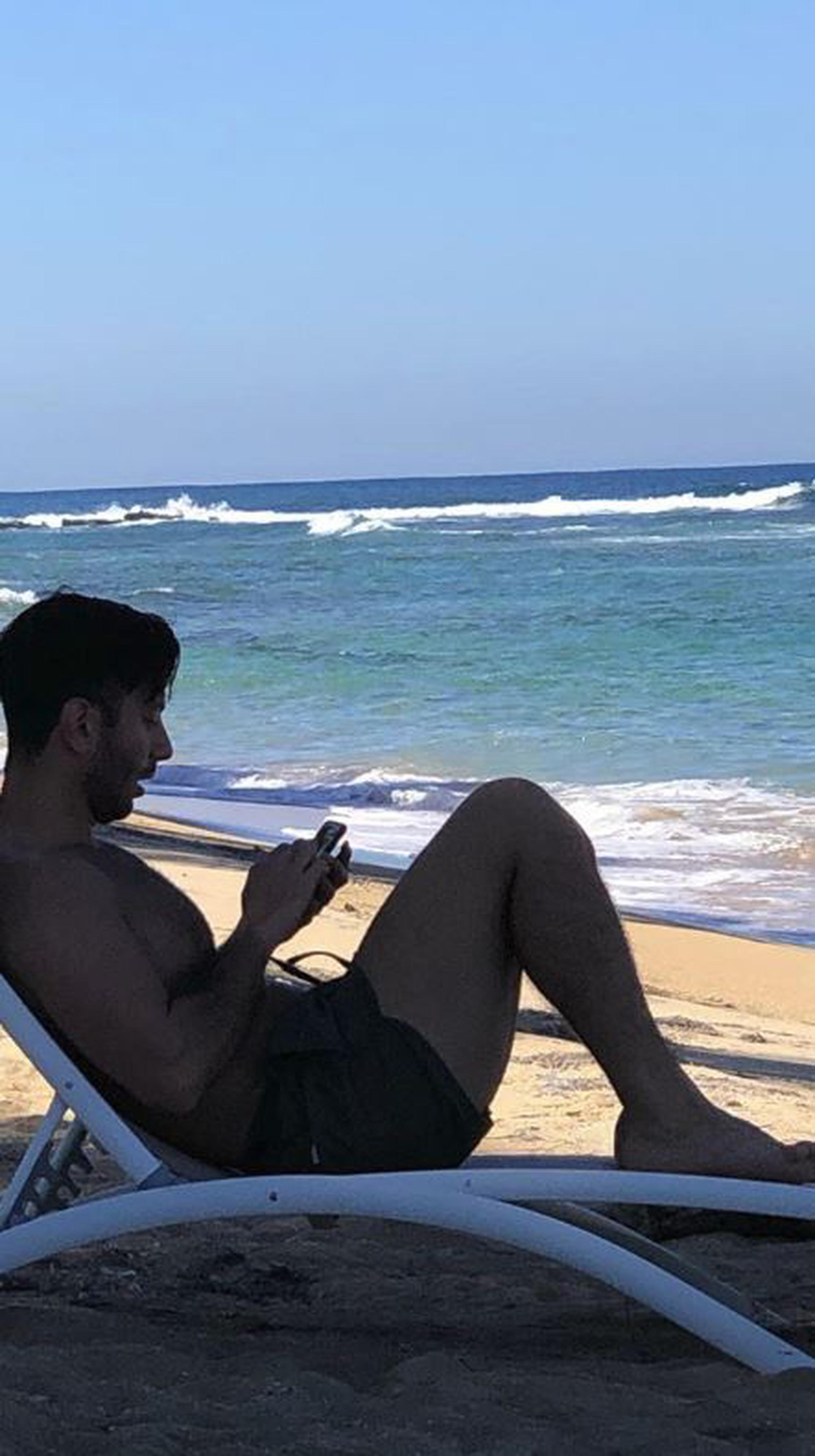 Jwan Yosef en una playa. (Instagram / @ricky_martin)