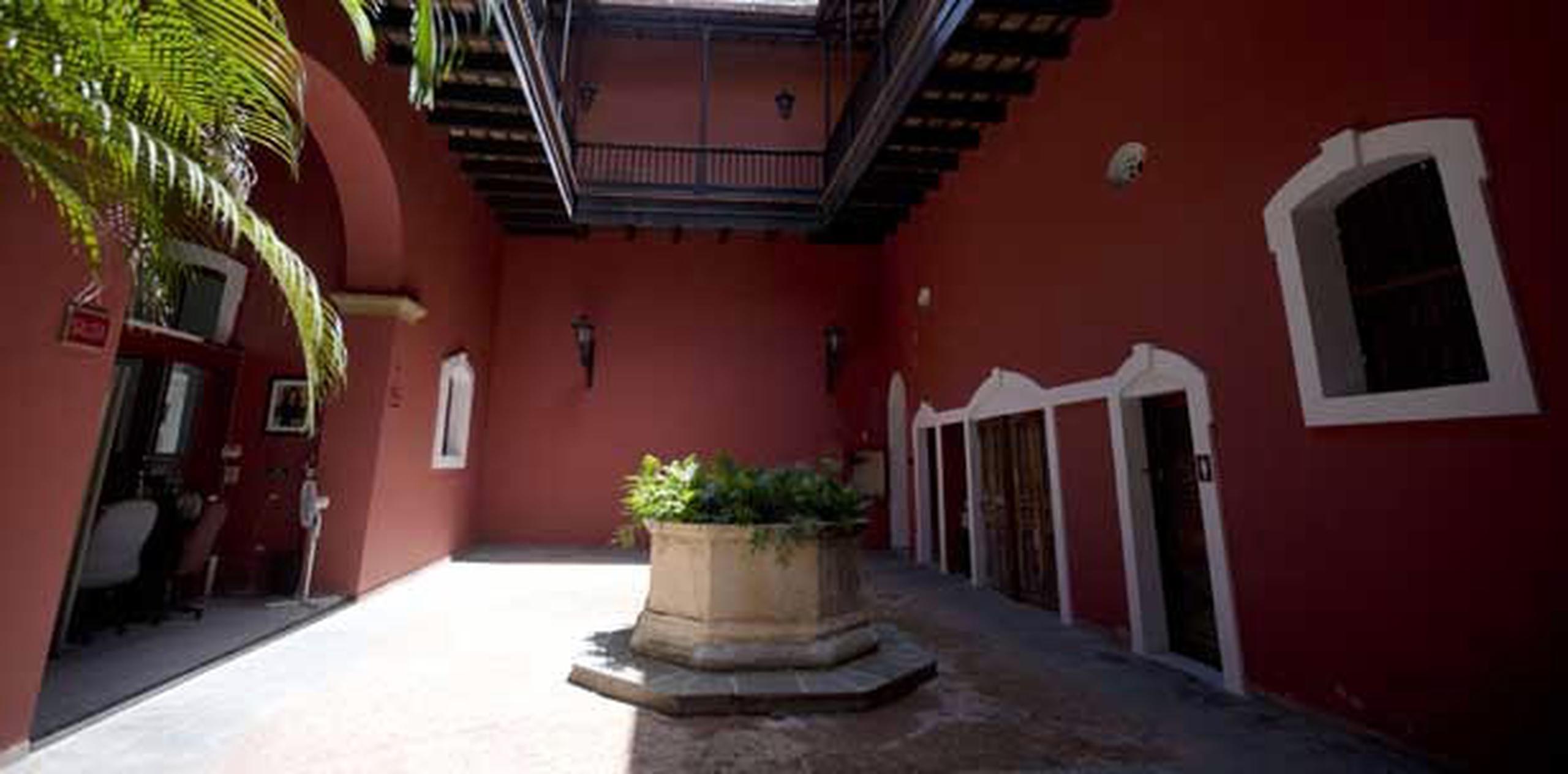 Se alega que los hechos ocurrieron en el Palacio Rojo de La Fortaleza.(Archivo)