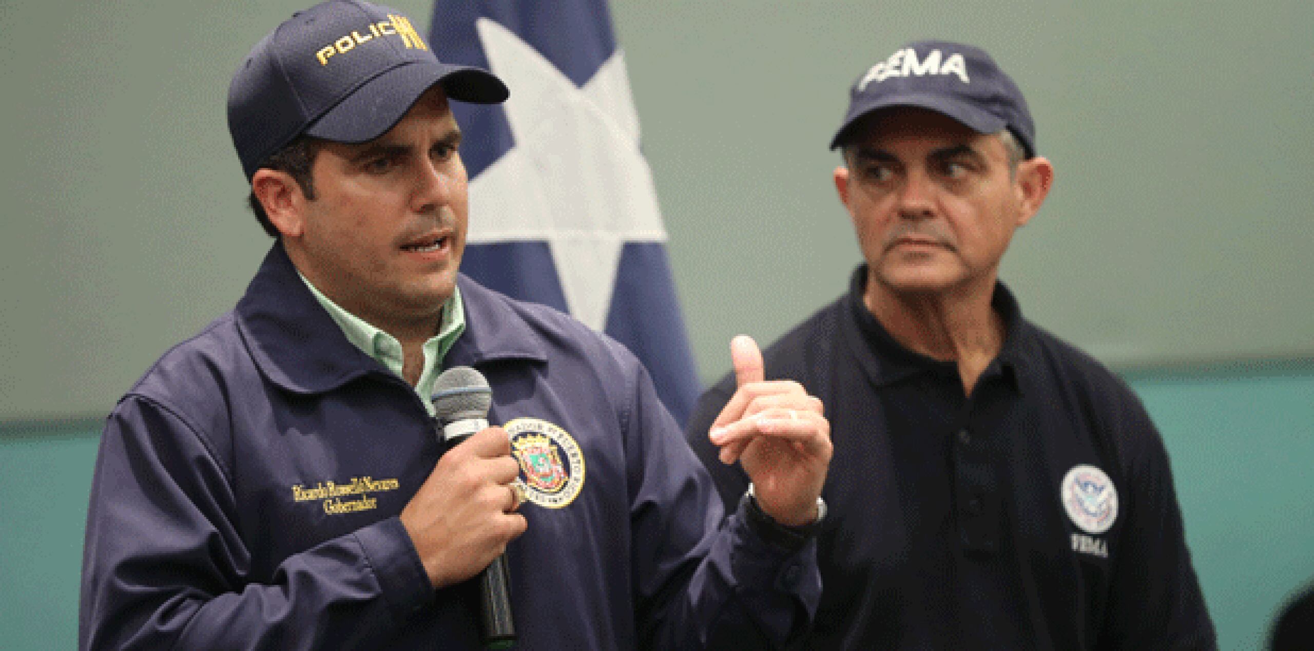 Alejandro De la Campa (derecha), confirmó que FEMA manejará toda su operación de rescate desde el aeropuerto de Ceiba en la Base Roosevelt Roads.  (VANESSA.SERRA DIAZ@GFRMEDIA.COM)
