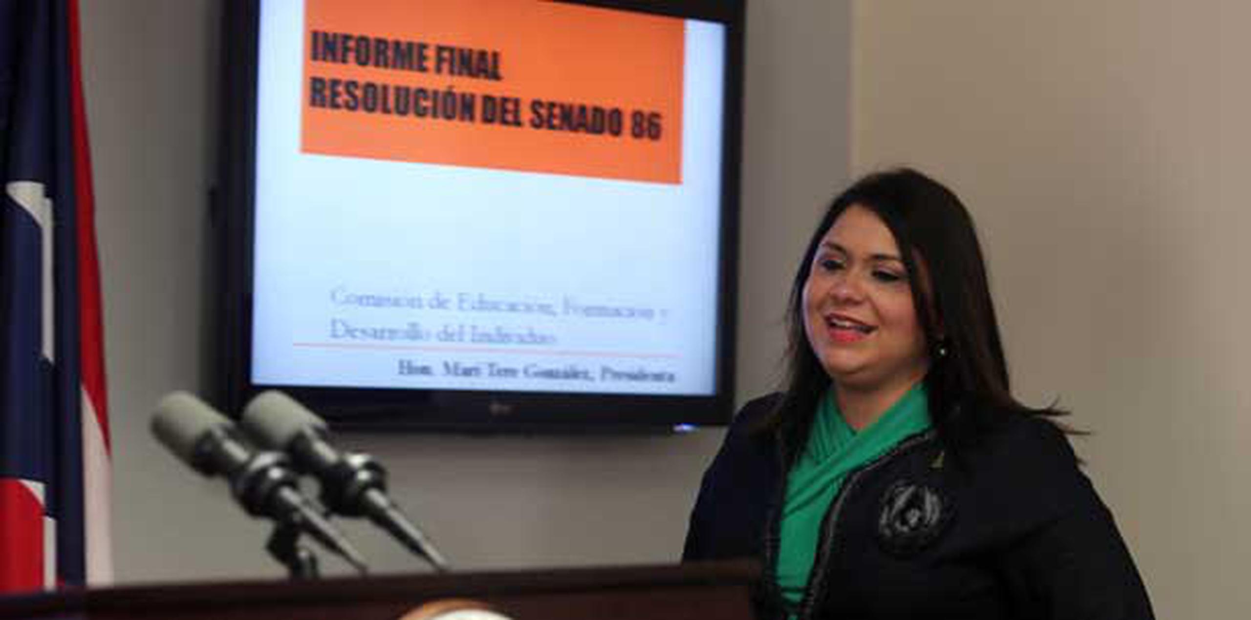 La senadora popular Mari Tere González dijo que información recopilada por la Comisión de Educación documentó una "doble compensación" indebida para personal a cargo de investigaciones subvencionadas por la NSF.  (Mariel Mejía Ortiz / GFR Media)
