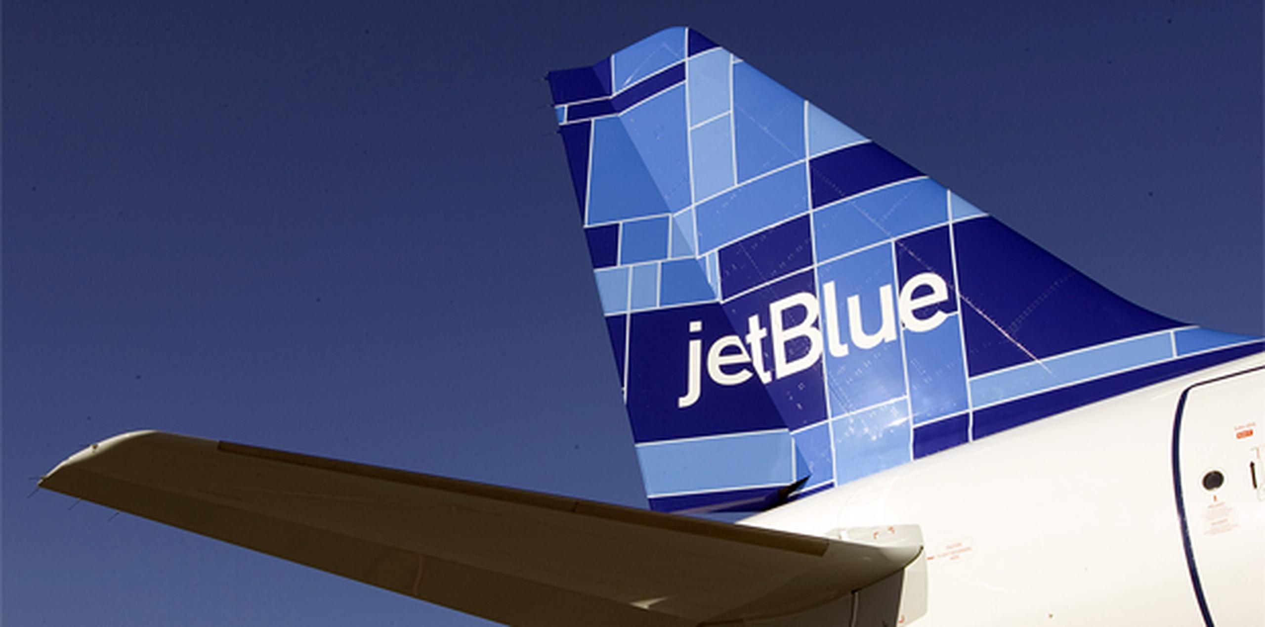 JetBlue no respondió de inmediato a las preguntas acerca del número de vuelos afectados. (Archivo)