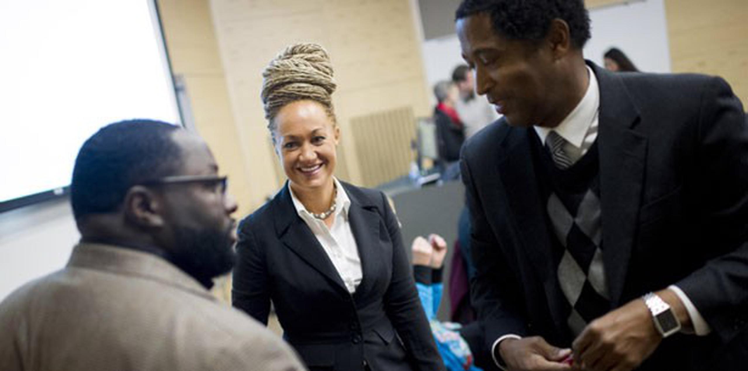 Aparte de su cargo en la NAACP, Rachel Dolezal trabaja como profesora del Departamento de Educación Africana en la Eastern Washington University. (Tyler Tjomsland/The Spokesman-Review via AP, File)
