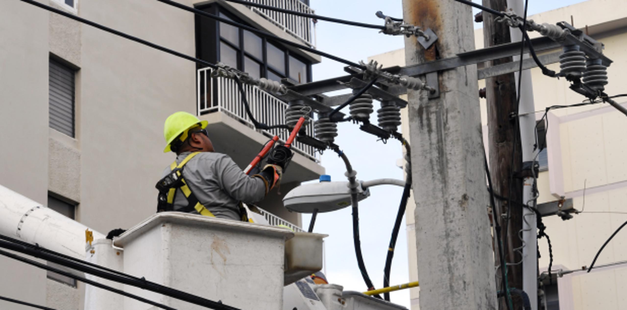 Ramos mencionó que la AEE tiene problemas con su infraestructura y señaló que en los últimos cinco años la plantilla de la agencia ha perdido cerca de 5,000 empleados. (Archivo)

