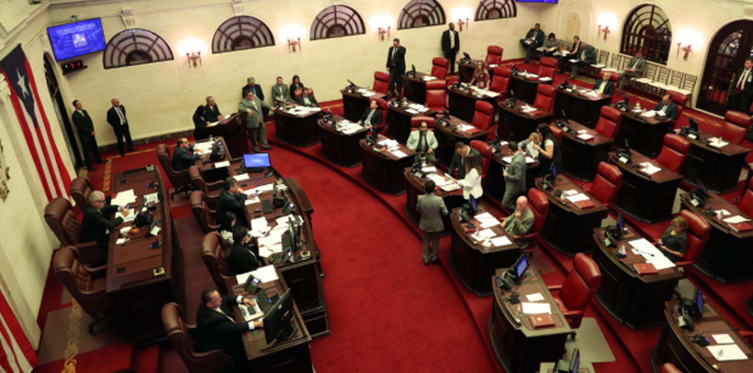 La resolución pasa ahora a la Cámara de Representantes y de ser ratificada, pasaría a la firma del gobernadora Ricardo Rosselló. (david.villafane@gfrmedia.com)