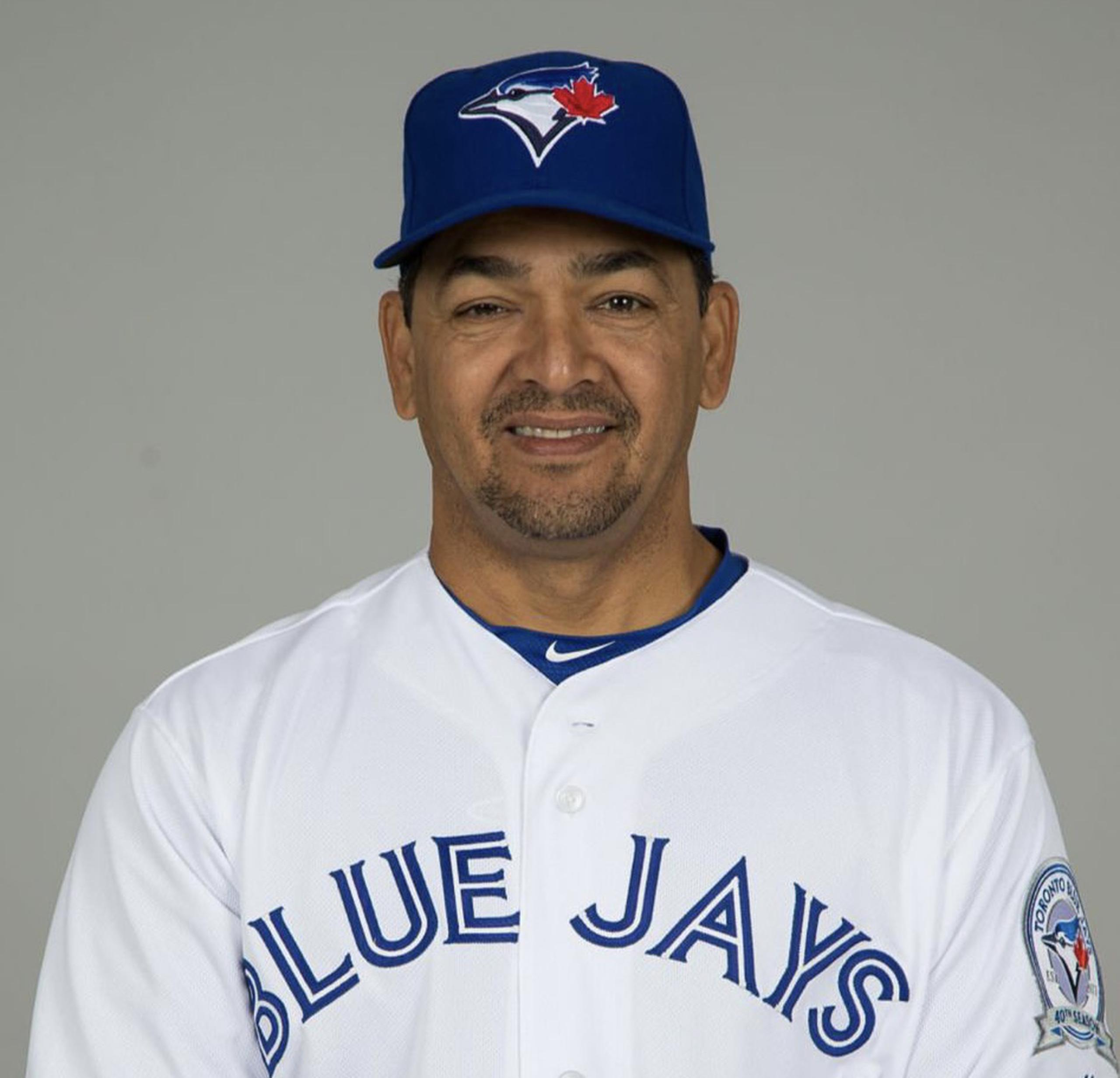 Luis 'Papa' Rivera tiene un amplia experiencia como coach de tercera base en las Mayores.