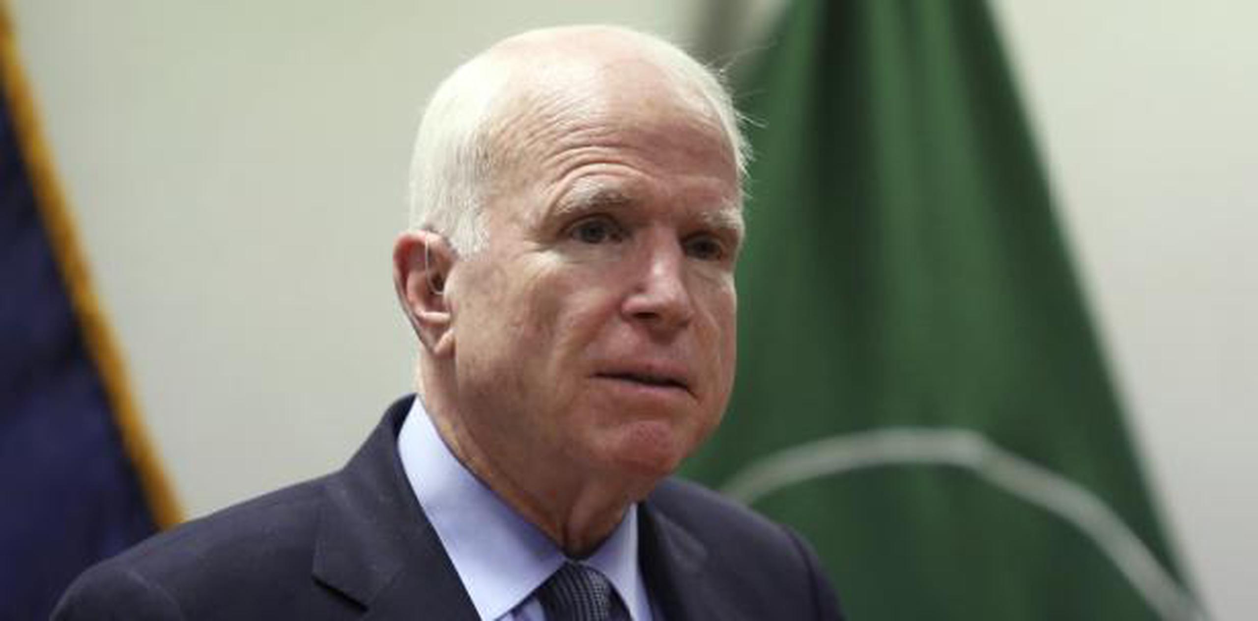 Hace tres meses, personas cercanas a McCain informaron a la Casa Blanca de que el senador no quería que el actual presidente de EE.UU., Donald Trump, asistiera a su funeral. (Archivo)