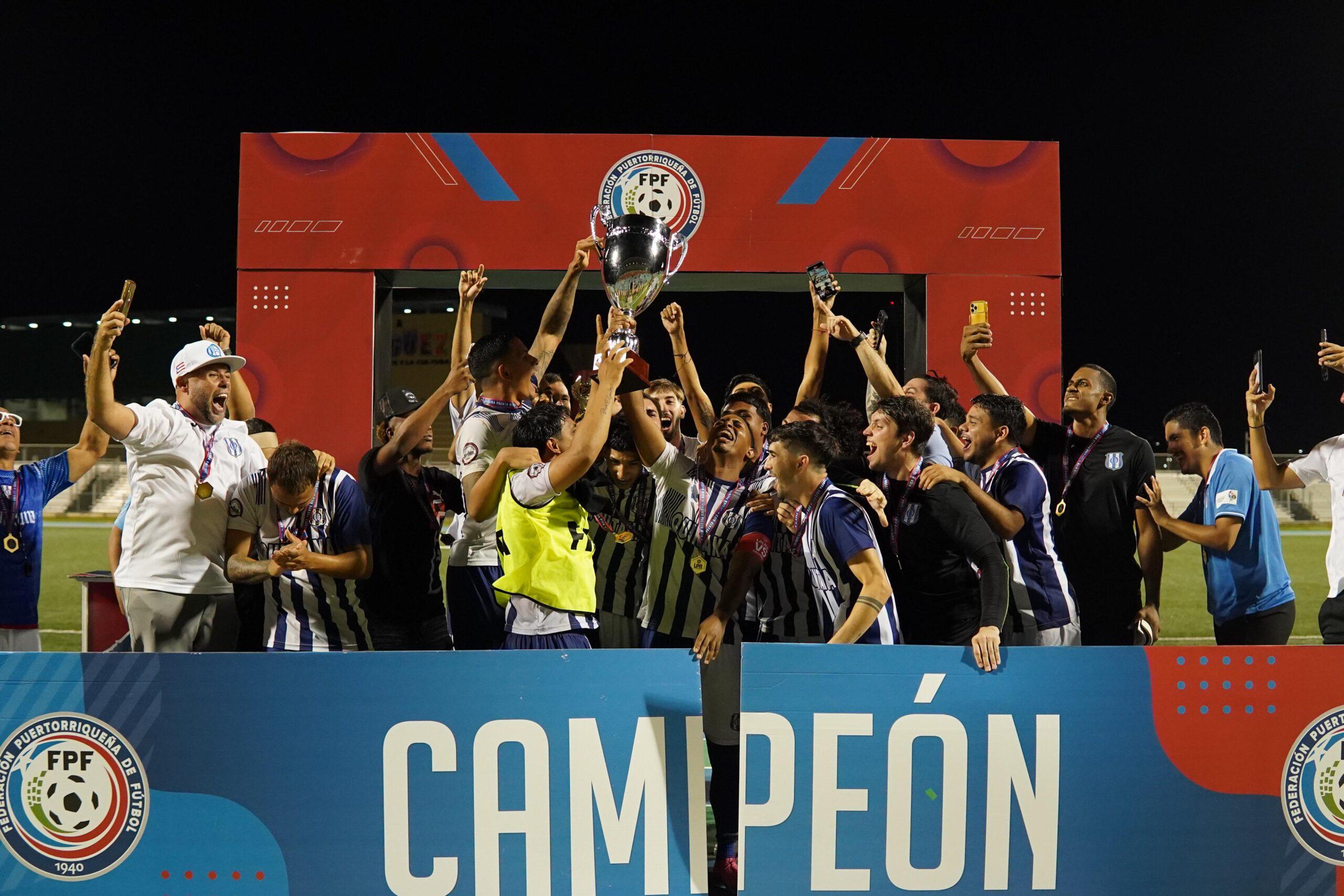 Academia Quintana celebra el triunfo sobre Metropolitan FA en Mayagüez.