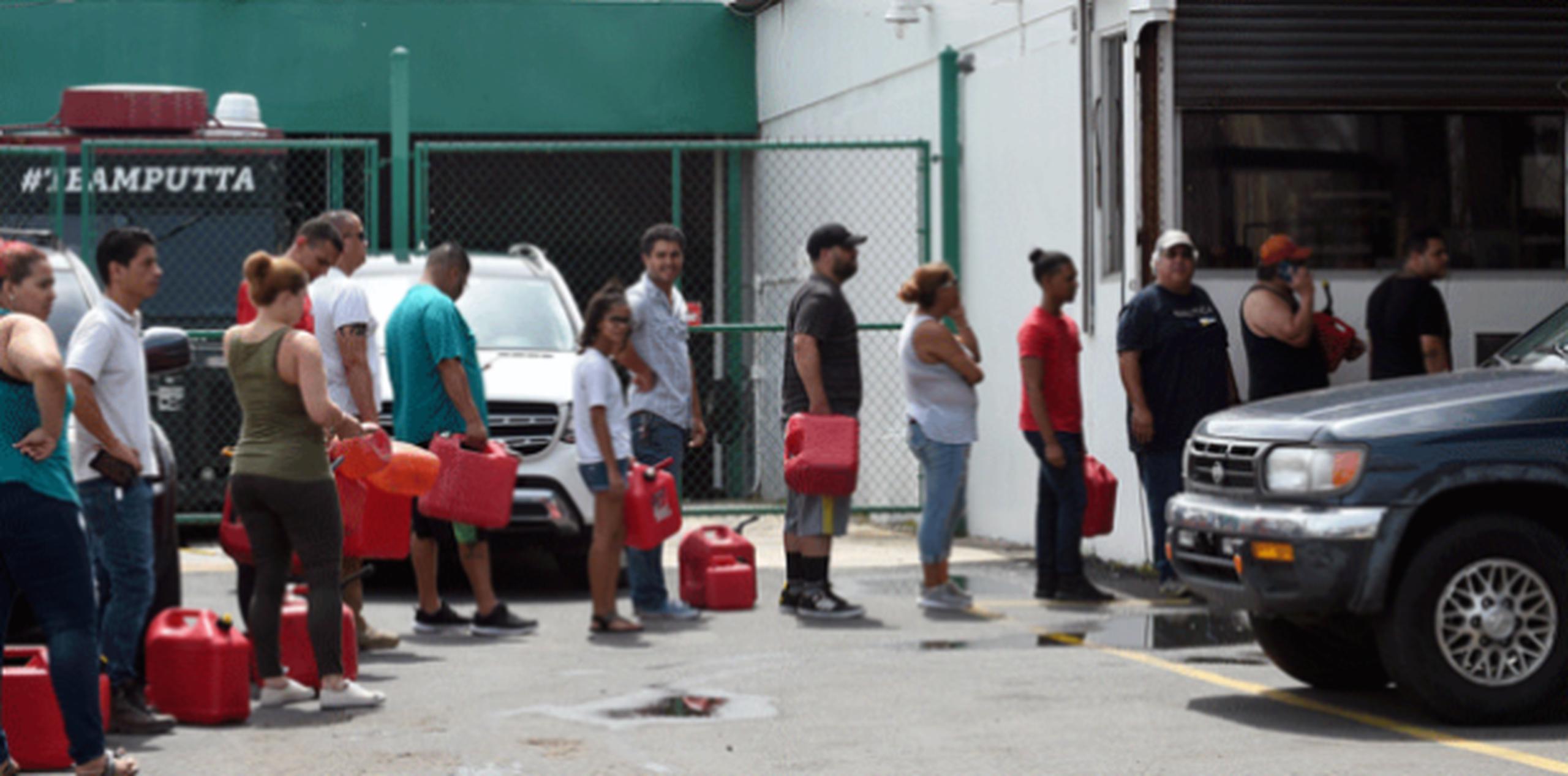 Luis Gerardo Marín, dijo esta tarde que espera que para el martes el 80% de la distribución de gasolina en el país esté en pie. (andre.kang@gfrmedia.com)