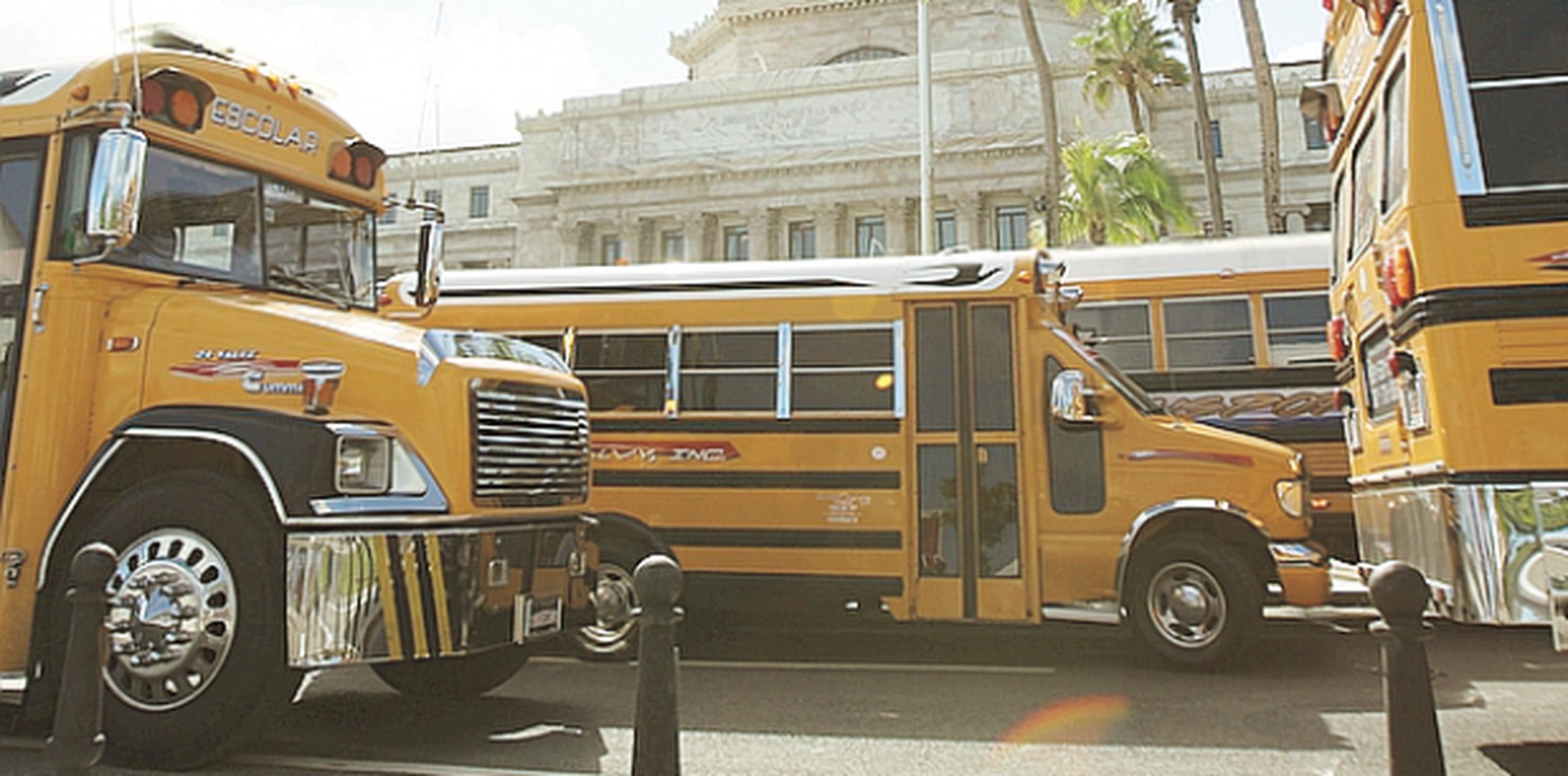 Representantes de los porteadores escolares dijeron que el Departamento de Educación se comprometió a continuar gestionando los pagos que adeudan a los transportistas. (Archivo)