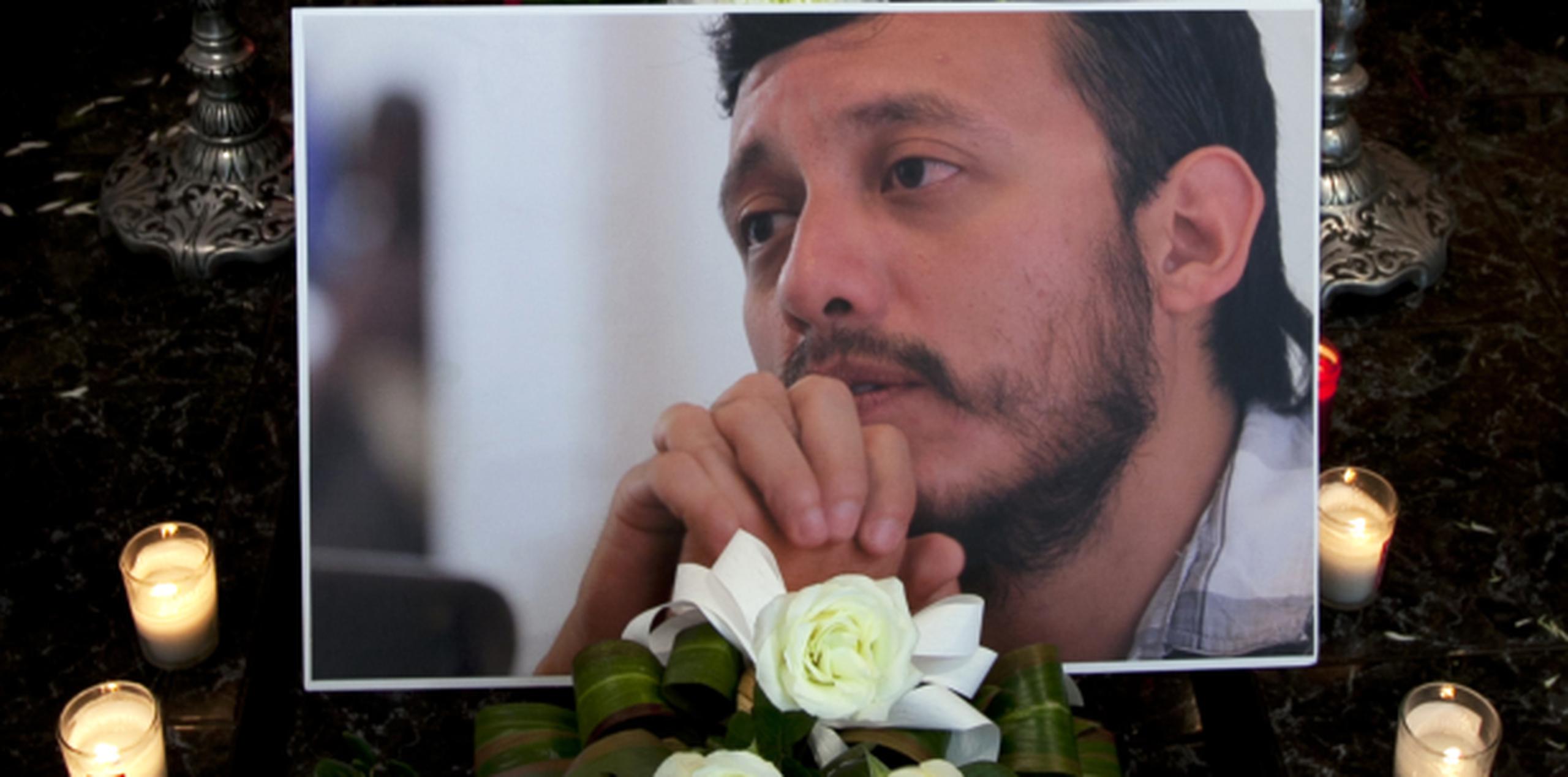 El fotoperiodista Rubén Espinosa, quien había huído de Veracruz por intimidaciones, fue asesinado el viernes y sepultado el pasado lunes.