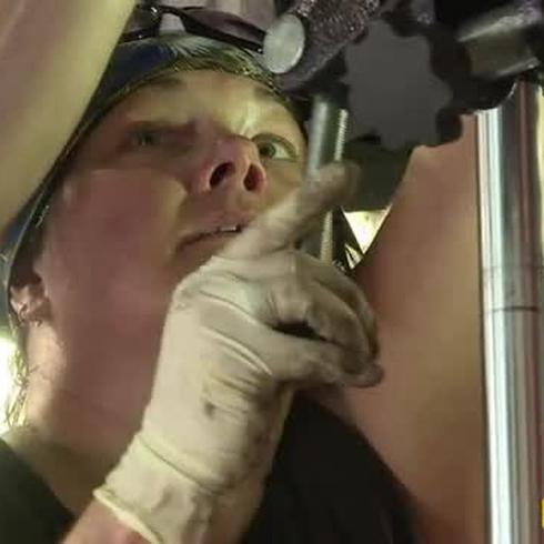  En un taller mecánico de Filadelfia, las mujeres están al mando
