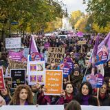 Miles de manifestantes marchan en Francia contra la violencia machista