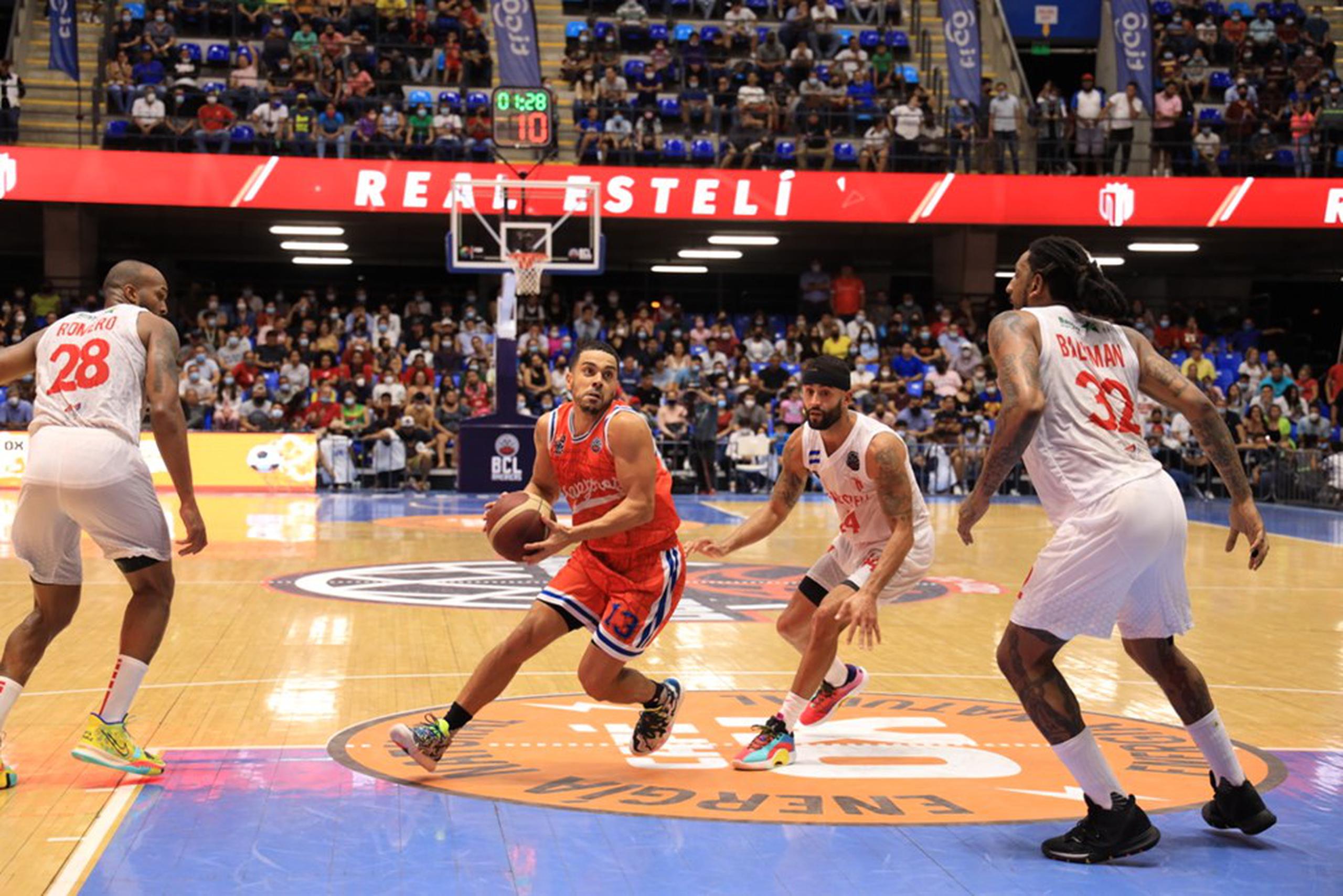 Ángel Rodríguez es el armador de los Cangrejeros en la Basketball Champions League de América. (BCLA)