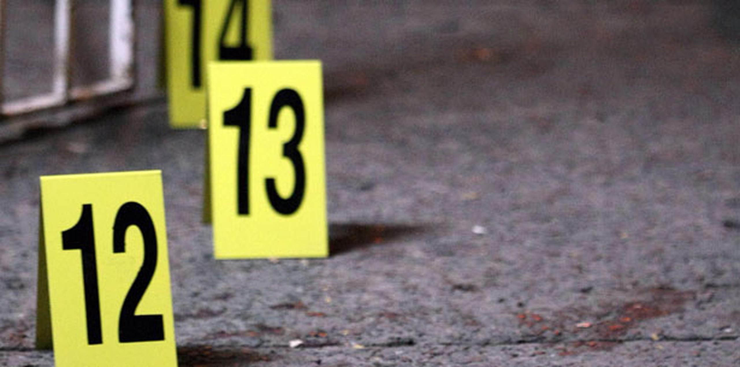 En la escena, los investigadores encontraron varios casquillos de bala. (Archivo)