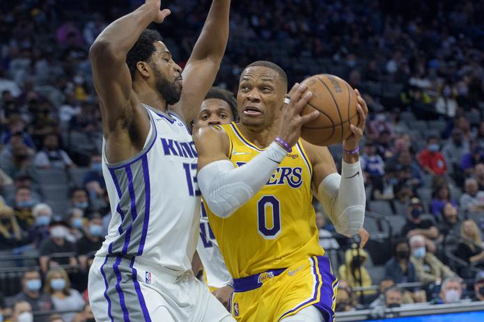 Una de las incógnitas para la temporada es cómo se acoplaran los Lakers de Los Ángeles tras las incorporaciones de jugadores de la talla de Russell Westbrook (10) y Carmelo Anthony.