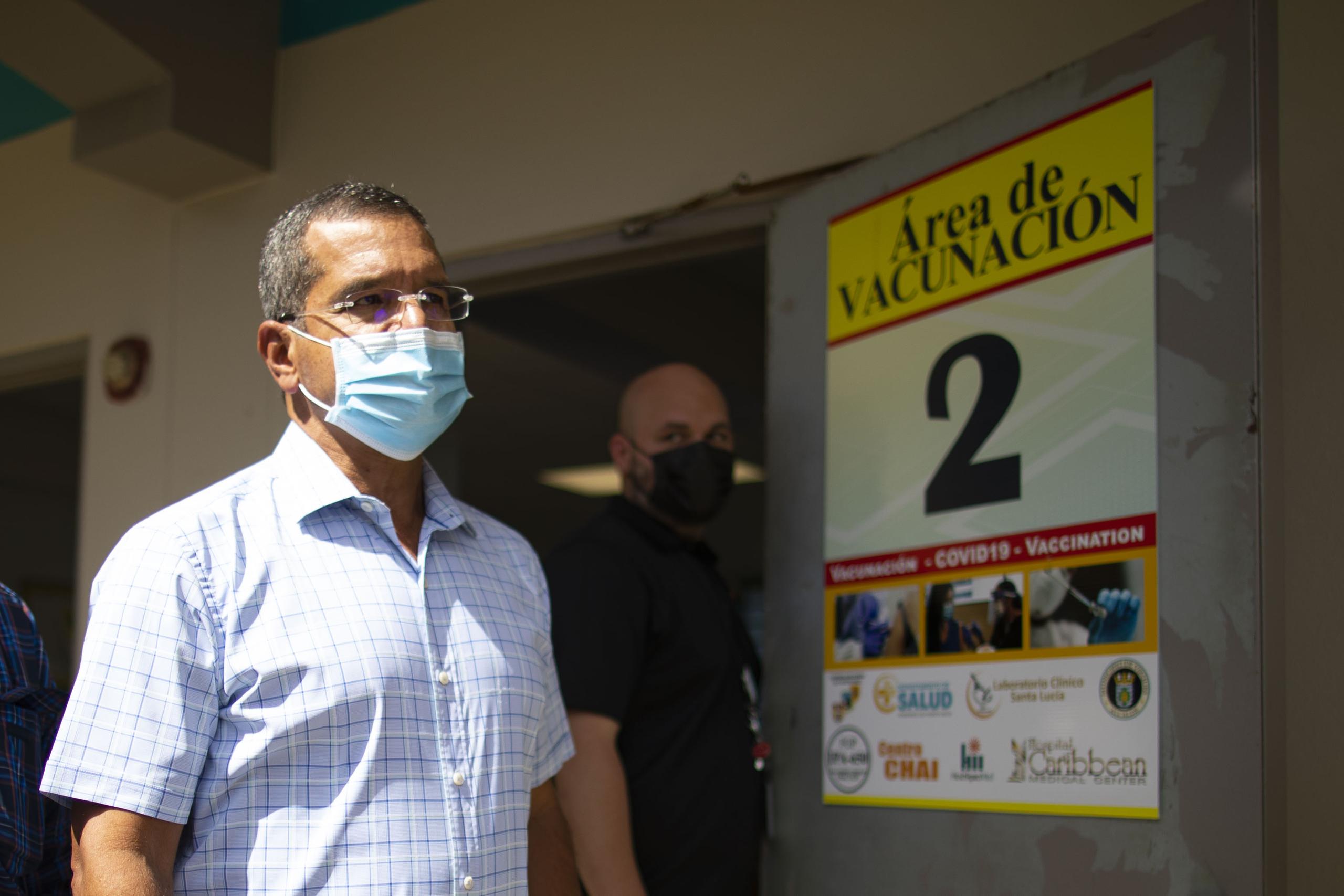 El gobernador Pedro Pierluisi insistió en que, independientemente de la orden presidencial, "la solución es la vacunación".