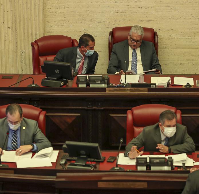 El presidente del Senado, Thomas Rivera Schatz, no reaccionó a la discusión que generó el listado con los sueldos de los empleados del cuerpo legislativo.